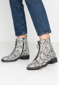 Tamaris Bottines - grey