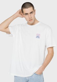 Kaotiko M C TBC - Apdrukāts T-krekls - navy