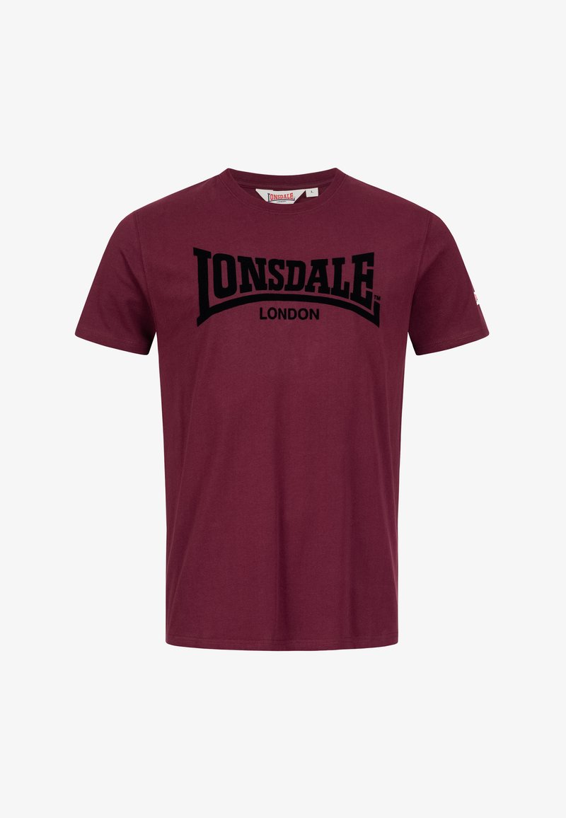 Burgundijas krāsas kokvilnas T-krekls ar apaļu kakla izgriezumu un īsām piedurknēm, uz kura ir melna drukāta logo "Lonsdale London".