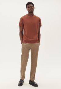 Matinique JERMALINK - Navadna majica - cambridge brown