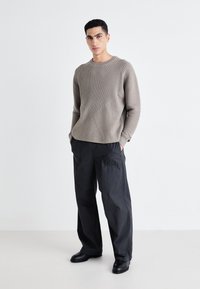Weekday RELAXED - Jersey de punto - dusty mole