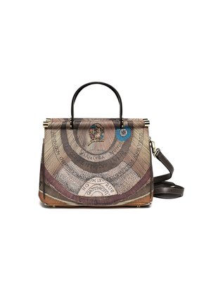 Borsa a mano strutturata marrone con manico e tracolla neri, caratterizzata da un design circolare a motivi e piccoli dettagli in oro.