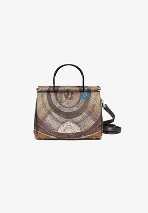 Strukturierte braune Handtasche mit schwarzem Griff und Gurt, featuring kreisförmigem, gemustertem Design und kleinen goldenen Hardware-Akzenten.