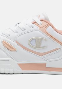 Champion POINT LOW TECH - Chaussures de basket - white/pink