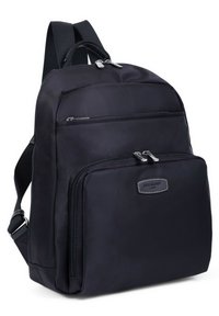 Zaino in nylon nero con due scomparti con cerniera, spallacci imbottiti e una patch con logo sul fronte. Texture liscia, design rettangolare.