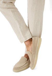 Thumbnail Image 5