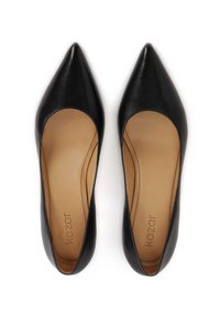 Mustat nahkaiset teräväkärkiset ballerinat, joissa on sileä pinta, avoimet sivut ja vaalean beige vuori. Ominaisuuksiin kuuluu hienovarainen kontrastisauma.