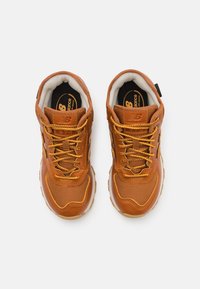 New Balance Vysoké tenisky - brown