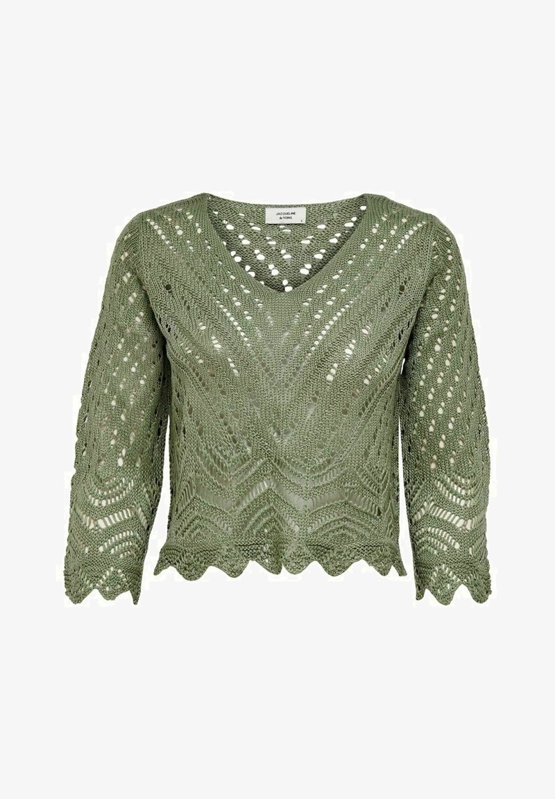 Pull en maille crochet vert olive avec col en V, ourlet festonné et manches trois-quarts présentant un motif ajouré complexe.