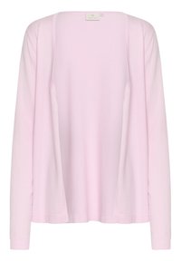 Cárdigan rosa claro hecho de material suave, con mangas largas, diseño de frente abierto y detalles de costura minimalistas.