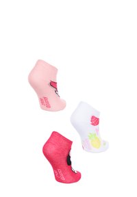 Tres pares de calcetines coloridos de longitud hasta el tobillo: rosas con un diseño de personaje, rojos con detalles de personaje y blancos con ilustraciones de frutas.