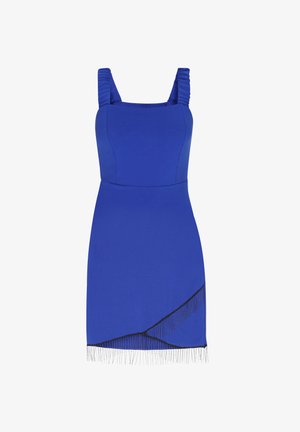 Zila kleita ar biezām, savilktām siksnām, pieguļošu korpusu un asimetrisku apakšējo malu, kas rotāta ar melnu fringu gar apakšējo malu.