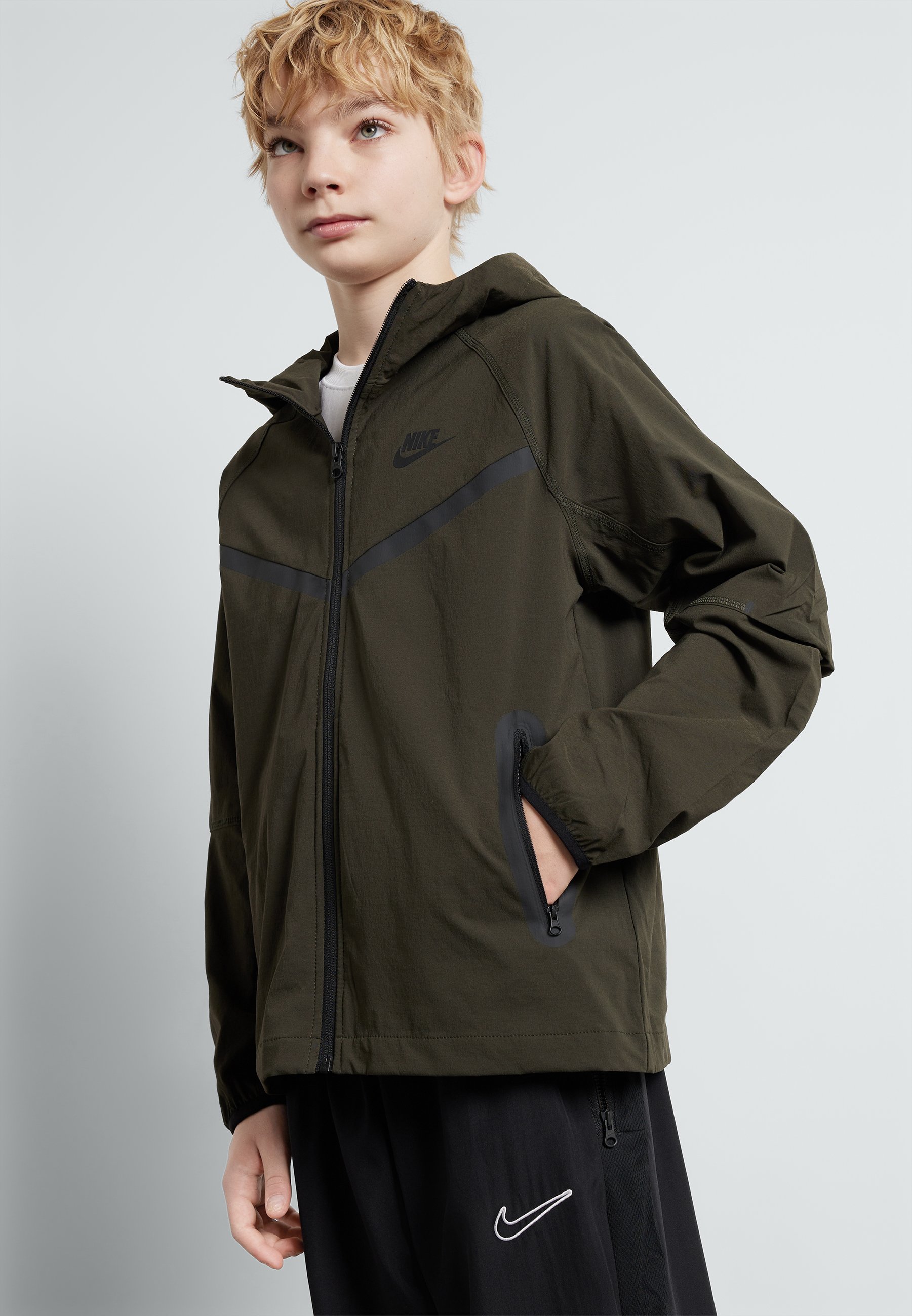 nike swoosh lightweight parka