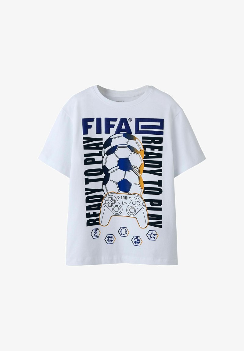 T-shirt blanc avec le texte « FIFA », des ballons de football empilés, une manette de jeu vidéo et « Ready to Play » imprimé verticalement des deux côtés.