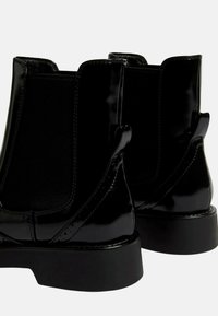 Marks & Spencer Brogue Detail Chelsea - Kotníkové boty na platformě - black