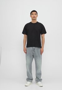 Essential Collective ORGANIC COTTON - Základné tričko - black