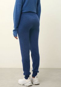 Authentic Cashmere FERRAND - Träningsbyxor - mottled ocean