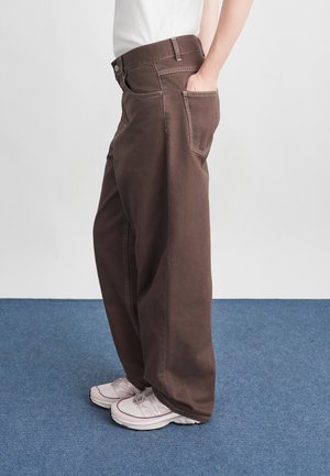 BRANDON PANT - Džínsy voľného strihu - palisander stone