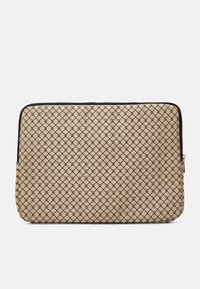 Housse rectangulaire beige pour ordinateur portable avec motif géométrique noir entrelacé et bordure de fermeture éclair noire le long du bord supérieur.