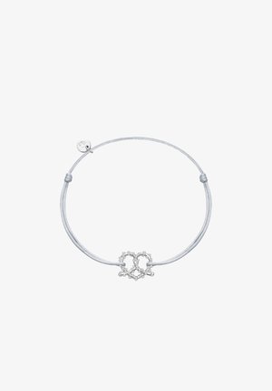 Pulsera de cordón azul claro con un diseño de lazo entrelazado en el centro, adornado con pequeñas cuentas. Cierre ajustable con una etiqueta.