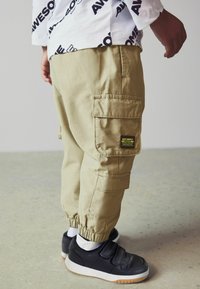 Next MULTI POCKET - Cargobukser - stone natural
