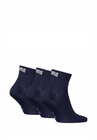 Marineblaue Knöchel-Socken im Dreierpack, aus einem Materialmix gefertigt, mit einem gerippten Bündchen und einem weißen Logo-Detail an der Spitze.