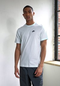 Nike Sportswear CLUB TEE - T-shirt básica - mint