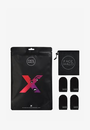 Schwarze Verpackung mit buntem Grafikelement, das ein Gesicht darstellt. Beinhaltet vier schwarze Make-up-Entferner und einen passenden Aufbewahrungssack.