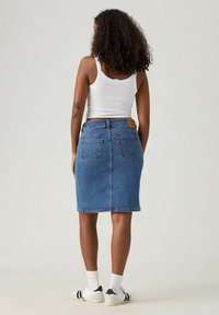 Levi's® LOW MIDI  - Kokerrok - mosey mid stone