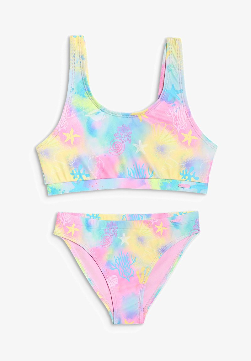 Ensemble bikini tie-dye pastel avec motifs d'étoiles de mer, coquillages, coraux et algues sur le haut et le bas.