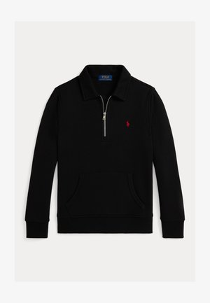 Crn fleece pulover s četrt zadrgo, sprednjim kengurujskim žepom, rebrastimi manšetami in majhnim rdečim logotipom na levem prsnem delu.