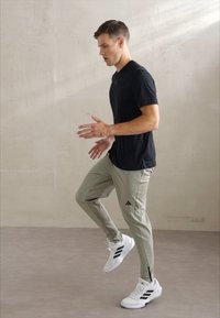 adidas Performance DESIGNED FOR HYBRID - Trainingsbroek - silver pebble
