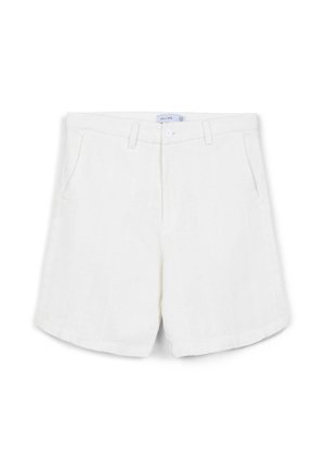 Shorts blancs en tissu texturé, dotés d'une fermeture à bouton, de poches latérales et d'un design simple avec une coupe droite.
