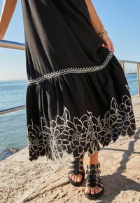Next EMBROIDERED STRAPPY REGULAR FIT - Maksi suknelė - black cream