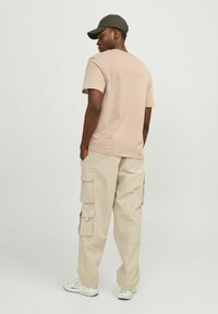 Jack & Jones JORVESTERBRO CREW NECK - Apdrukāts T-krekls - canyon sunset