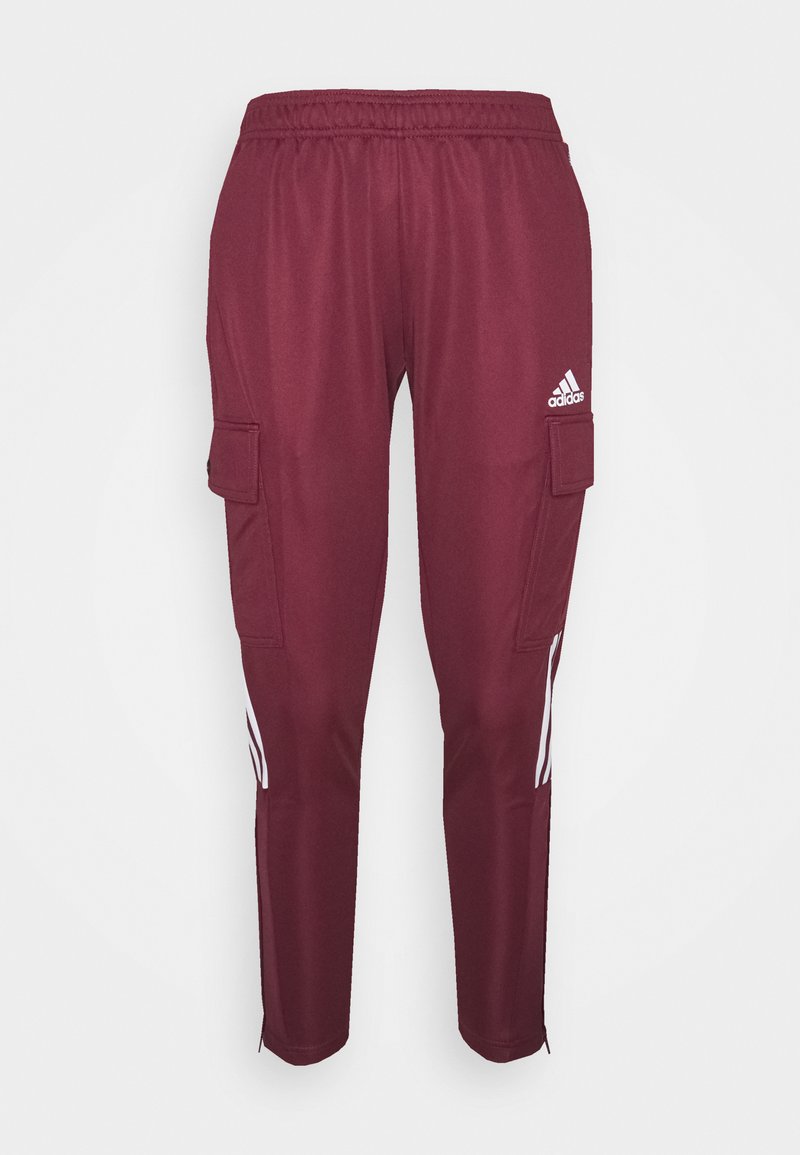 Pantalons de sport bordeaux avec taille élastique, poches cargo latérales et bandes blanches sur les jambes, fabriqués en tissu lisse et léger.