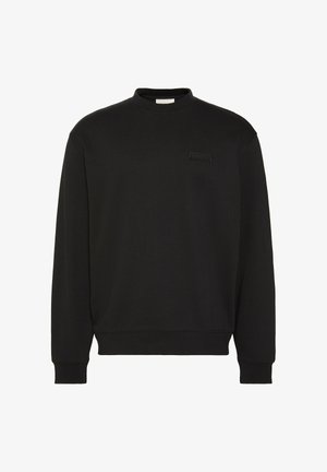 Czarna bluza z długim rękawem i okrągłym dekoltem, z prążkowanymi mankietami i dołem, z małą czarną prostokątną naszywką z logo na lewej piersi.