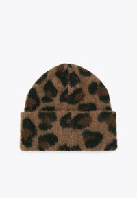 Brązowa i zielona wełniana czapka w panterkę z zawiniętym mankietem; miękka w dotyku i o zaokrąglonym kształcie.