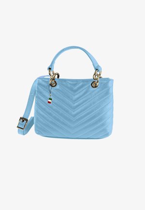 Lichtblauwe gewatteerde handtas met gouden hardware, bovenhandvat, afneembare schouderband en een kleine Italiaanse vlag charm bevestigd.