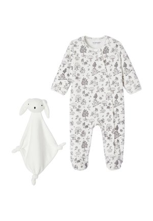 Weißer Baby-Overall mit grauem botanischem Druck und langen Ärmeln, kombiniert mit einer weißen Sicherheitsdecke aus weichem Stoff in Form eines Hasen.