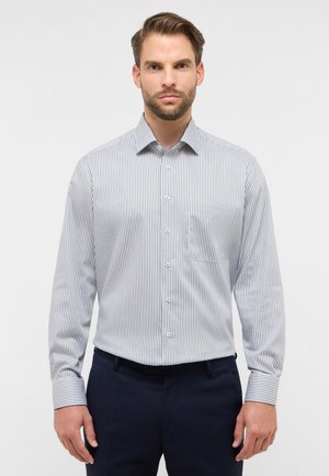 Gestreepte overhemd in wit en marineblauw, met een button-down kraag, lange mouwen en een borstzak, met een over het algemeen gladde textuur.