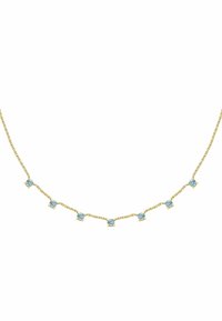 Collana in oro con sette gemme azzurre, ognuna incastonata in un design a prong quadrato, con un delicato motivo a catena.