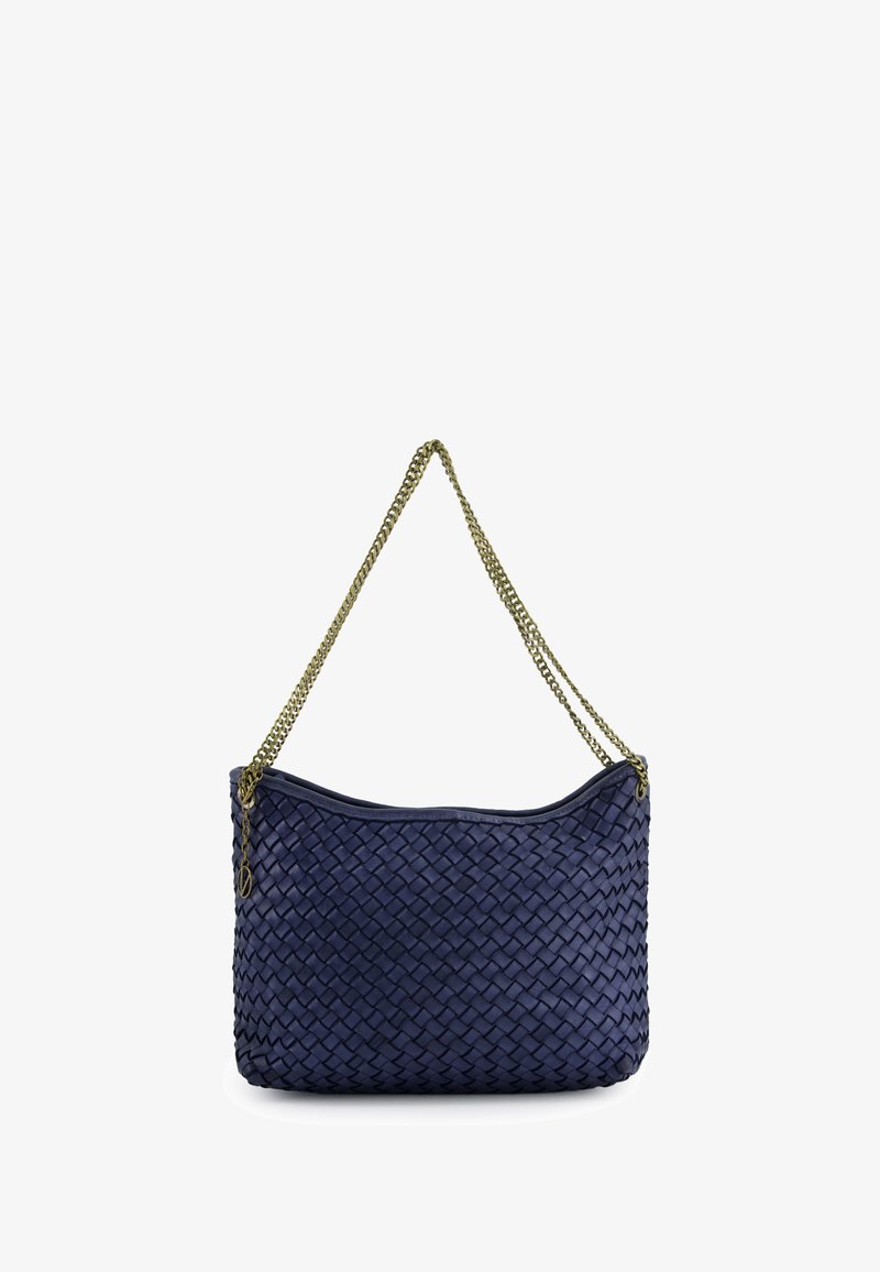 Navy gewebte Leder Schultertasche mit rundem Design, goldener Kettenriemen und strukturierten Oberflächen. Verfügt über eine glatte obere Kante.