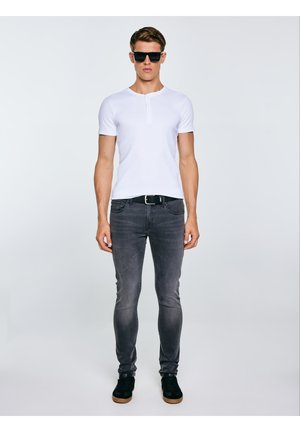 T-Shirt basic - weiß