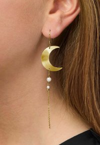 Jane Kønig HALF MOON EARRING WITH PEARL CHAIN LEFT - Yksittäinen korvakoru - gold plated
