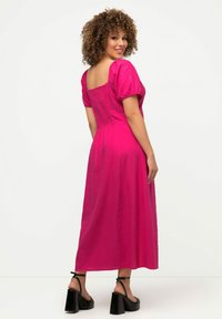 Ulla Popken Vapaa-ajan mekko - rose vif