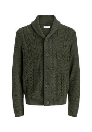 Gilet vert olive foncé en maille torsadée, avec col châle, manches longues, poignets et bas côtelés et boutons sur le devant.