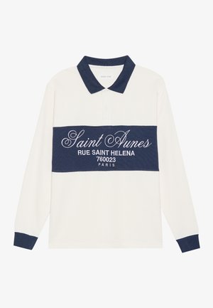 Polo à manches longues, crème et marine, en mélange de coton. Présente une bande marine avec du texte blanc et un col classique avec finition marine.