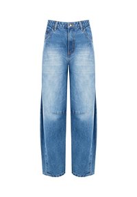 Culottes en denim bleu clair avec des jambes larges, décoloration subtile et léger effilochage à l'ourlet. Comprend un design classique à cinq poches et une fermeture éclair.
