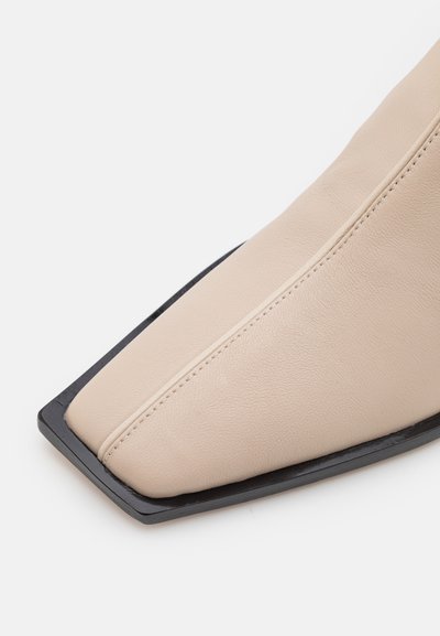 Studio Amelia SQUARED SOCKETTE 70 BOOT - Κλασικές μπότες αστραγάλου - stone